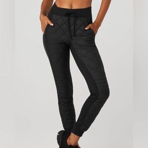 COPY - Alo Yoga Airbrush Warm Quilt High Rise Moto Puffer Pants Joggers Sz Medi…